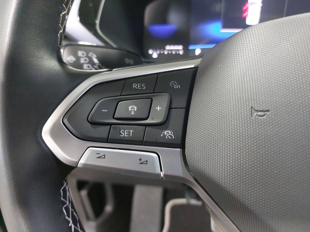 Used 2023 Volkswagen Taos SE w/ Panoramic Sunroof Package AWD/4WD image 16