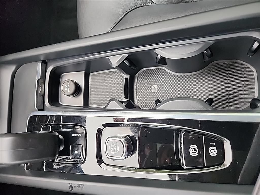 Certified 2025 Volvo XC60 T8 Core AWD/4WD image 22