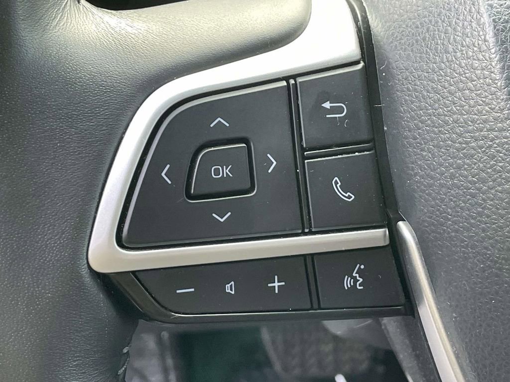 Used 2024 Toyota Highlander LE image 21