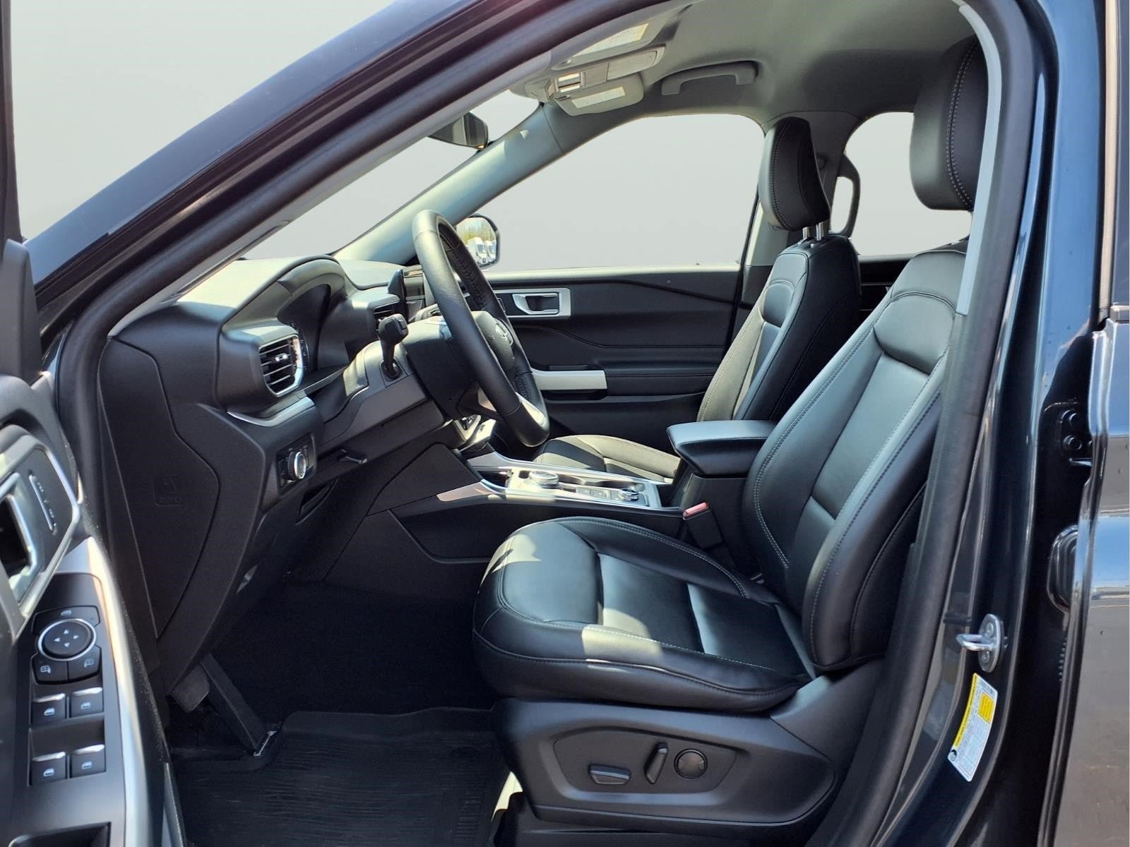 Used 2024 Ford Explorer XLT w/ Equipment Group 202A AWD/4WD image 16