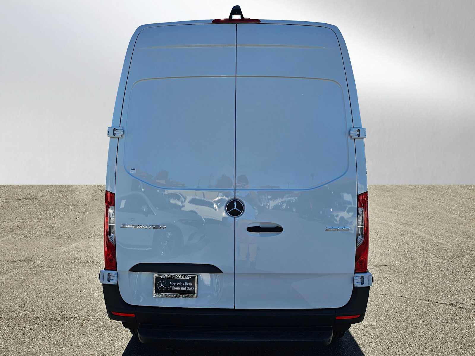 Used 2025 Mercedes-Benz Sprinter 2500 image 4