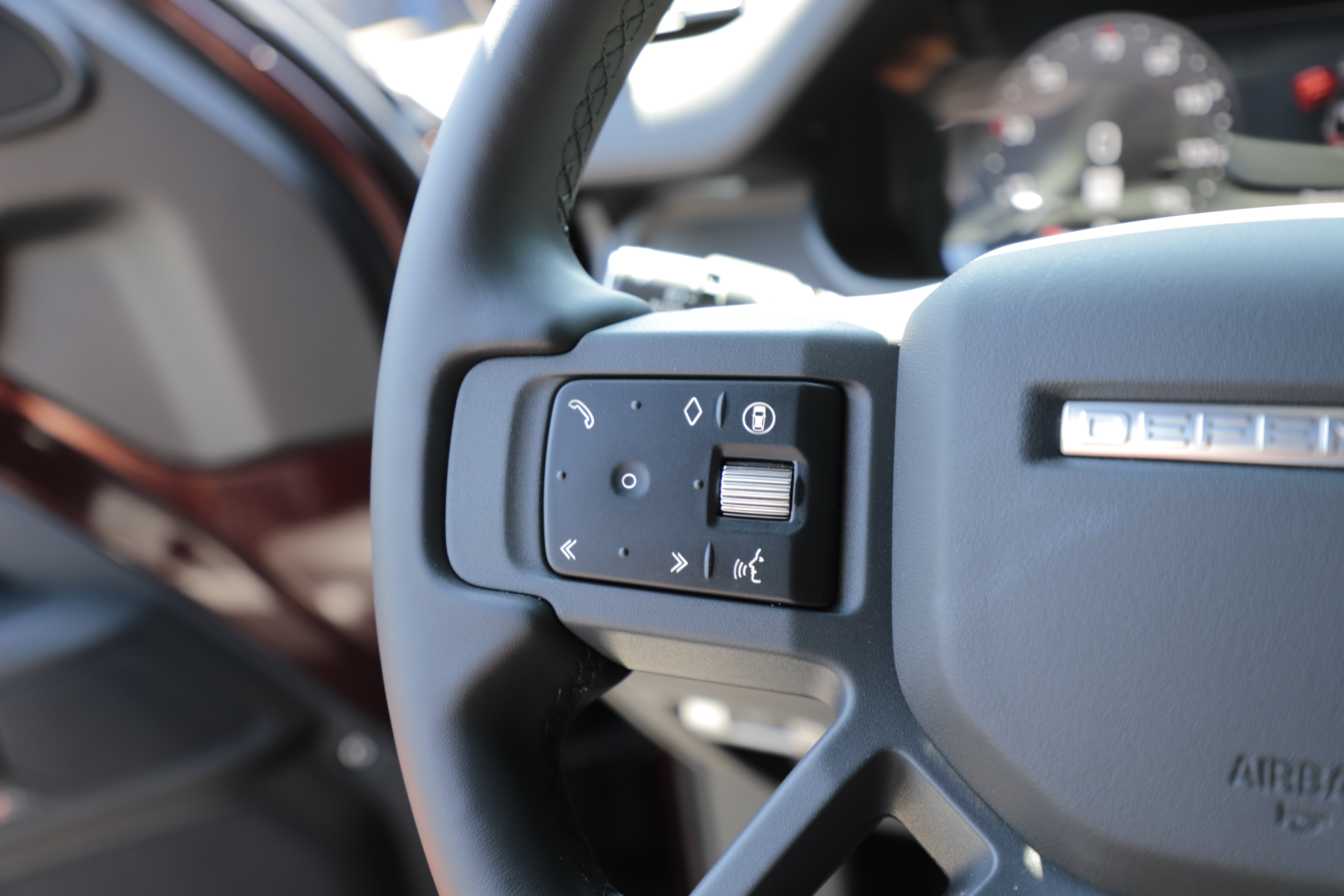 New 2026 Land Rover Defender 90 X-Dynamic SE AWD/4WD image 16