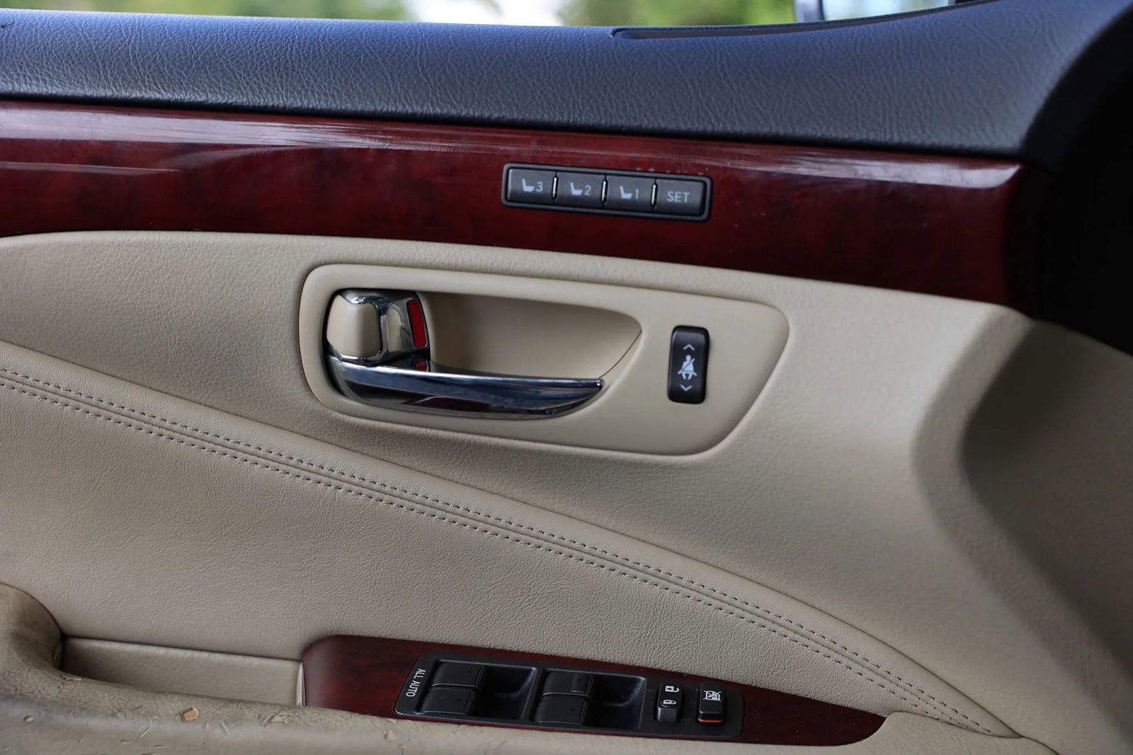 Used 2012 Lexus LS 460 L image 45