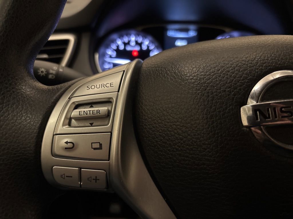 Used 2016 Nissan Rogue S image 18