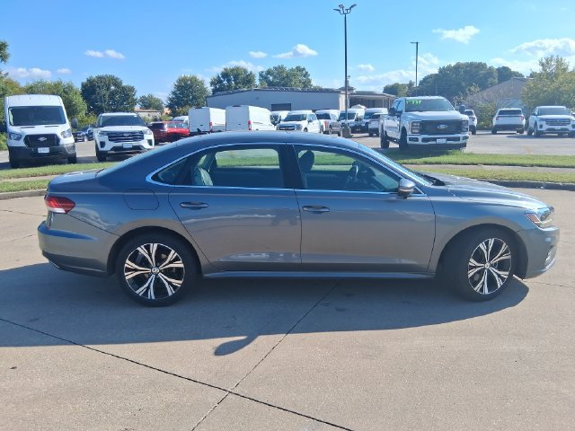 Used 2021 Volkswagen Passat 2.0T SE FWD image 8
