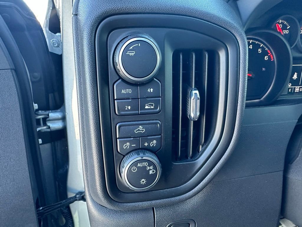 Used 2023 Chevrolet Silverado 1500 Custom image 13