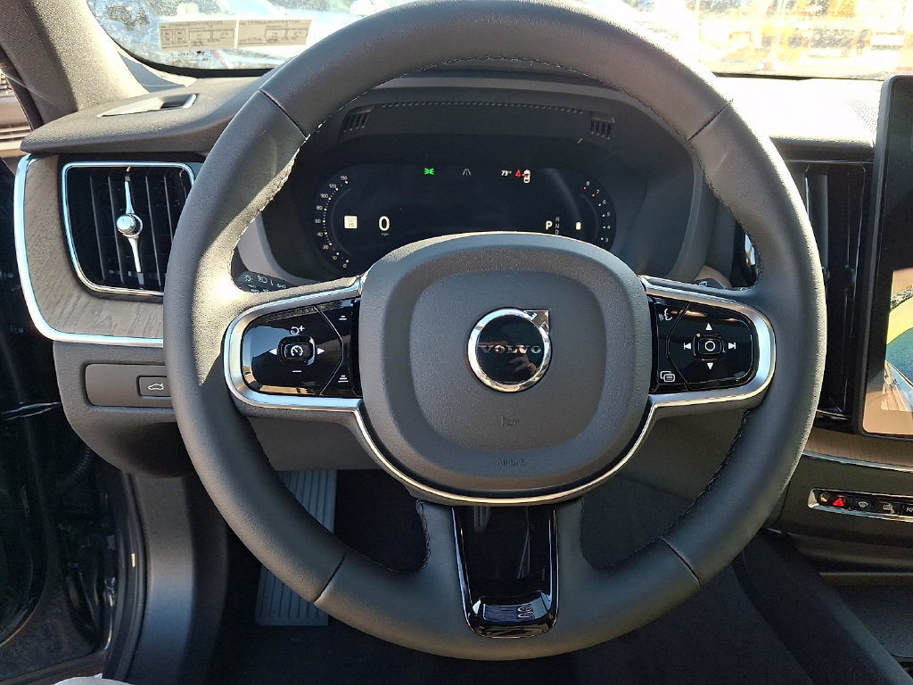 New 2027 Volvo XC60 B5 Plus AWD/4WD image 16