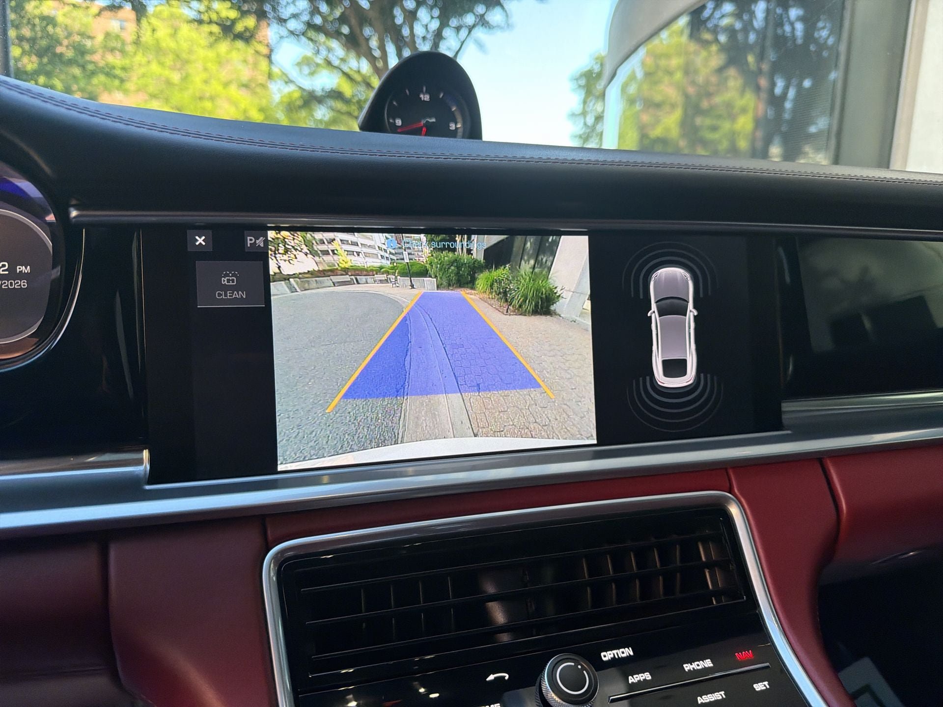 Used 2018 Porsche Panamera RWD image 25