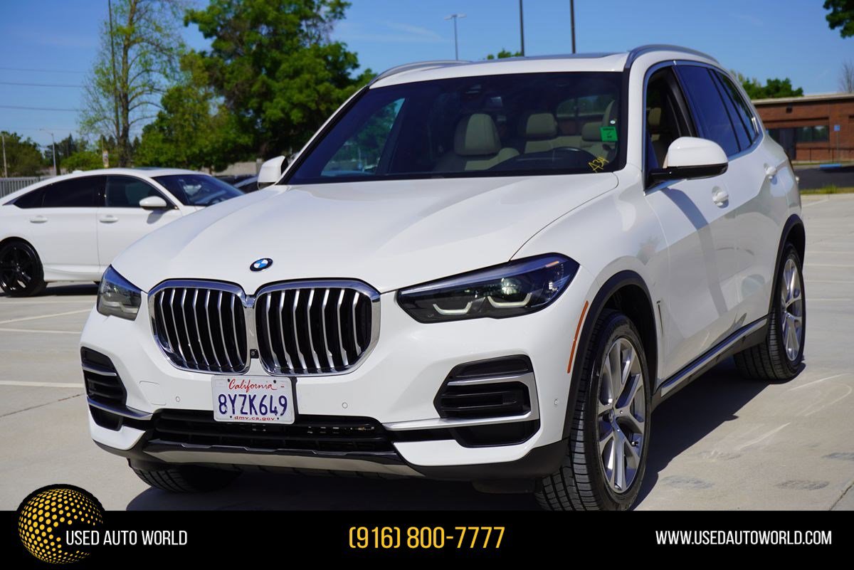 Used 2022 BMW X5 xDrive40i w/ Parking Assistance Package image 1
