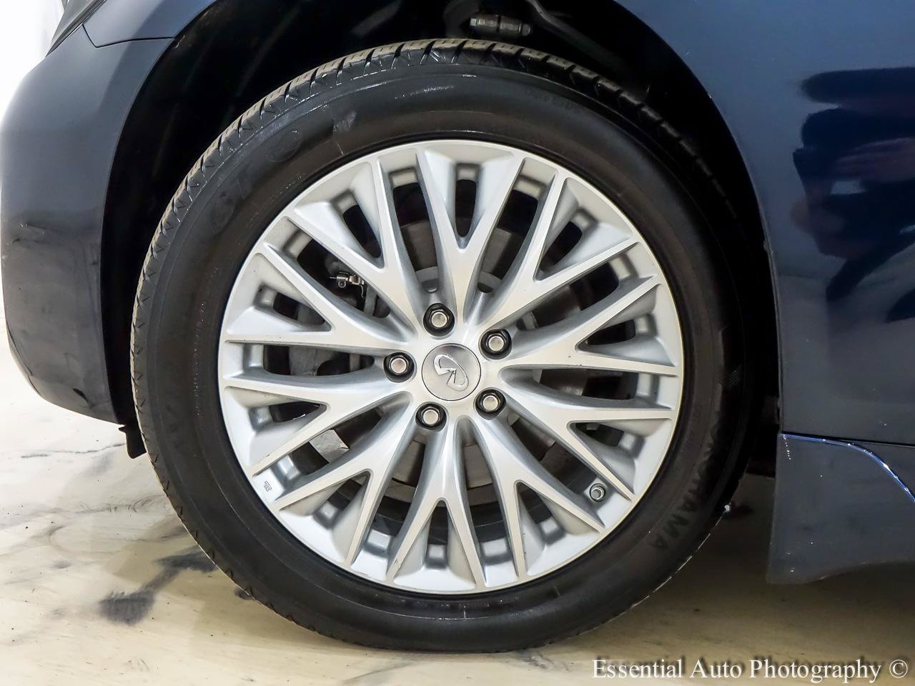 Used 2015 INFINITI Q70 L 3.7 w/ Deluxe Touring Package AWD/4WD image 12