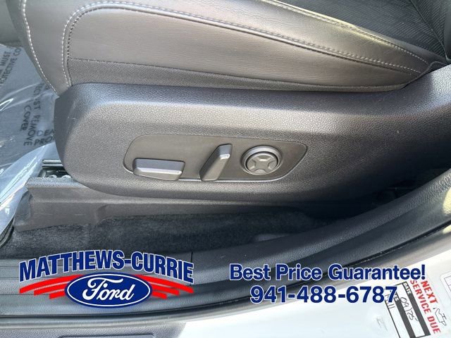 Used 2025 Kia Carnival FWD image 10