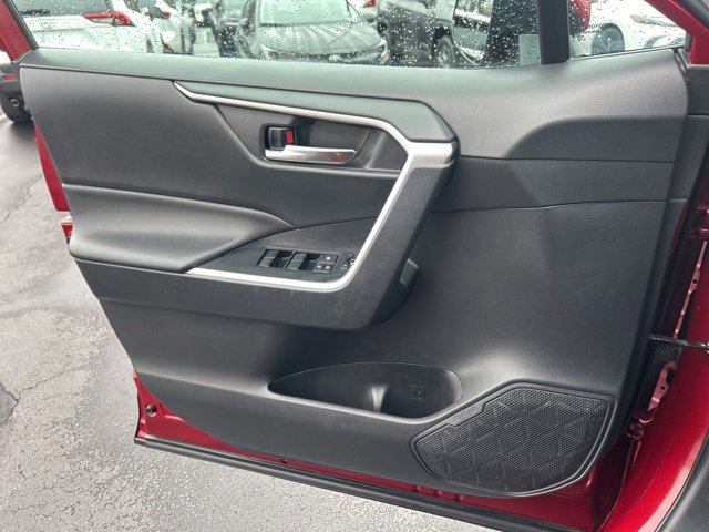 Used 2020 Toyota RAV4 XLE image 29