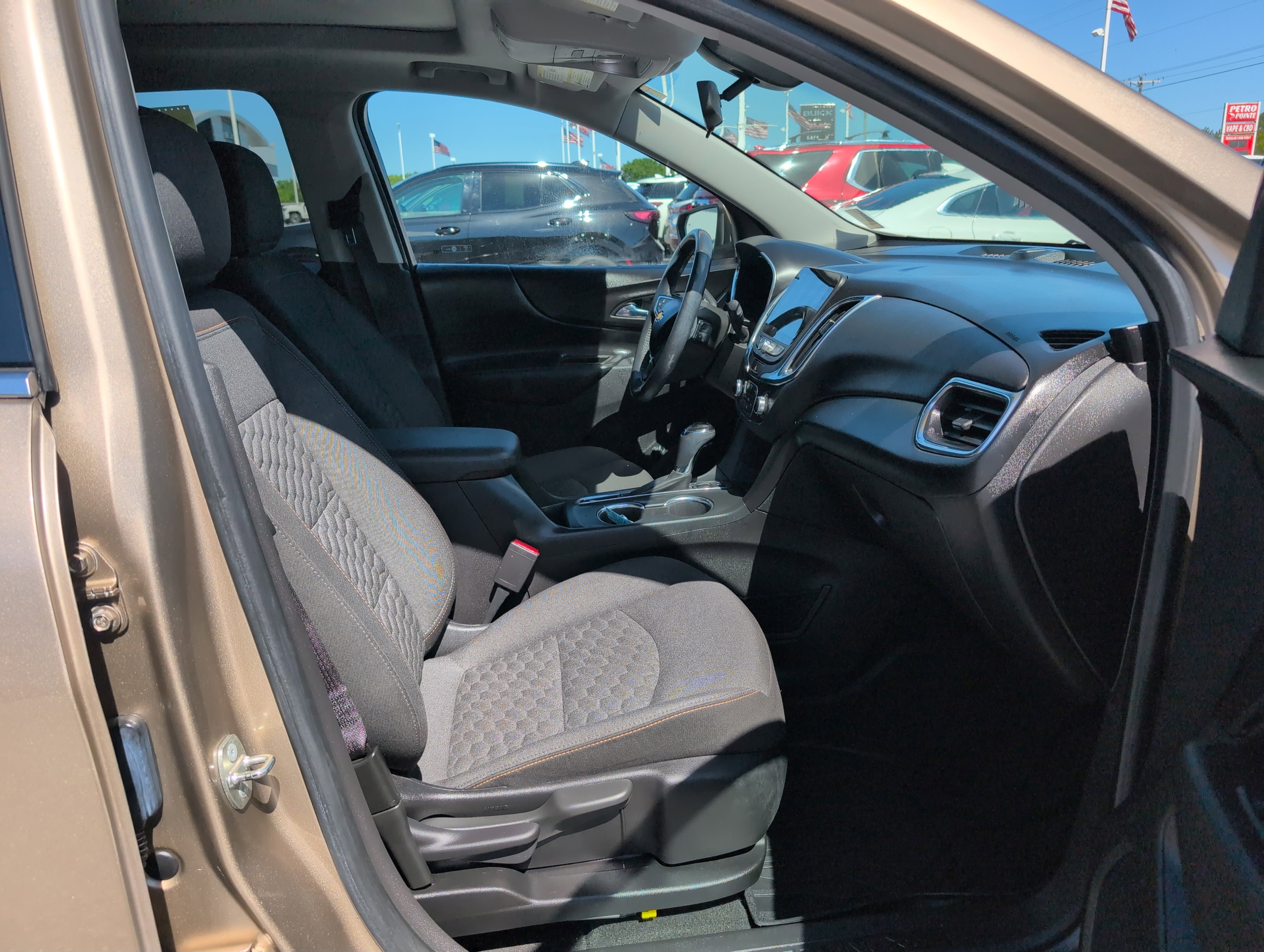 Used 2018 Chevrolet Equinox LT FWD image 35