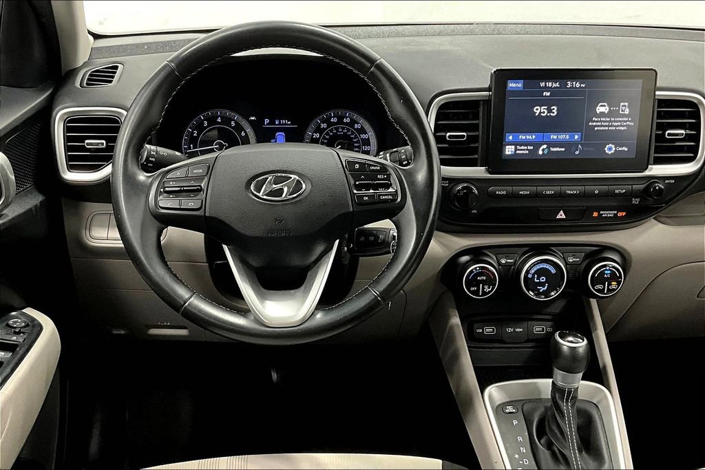Used 2022 Hyundai Venue SEL w/ Cargo Package image 7