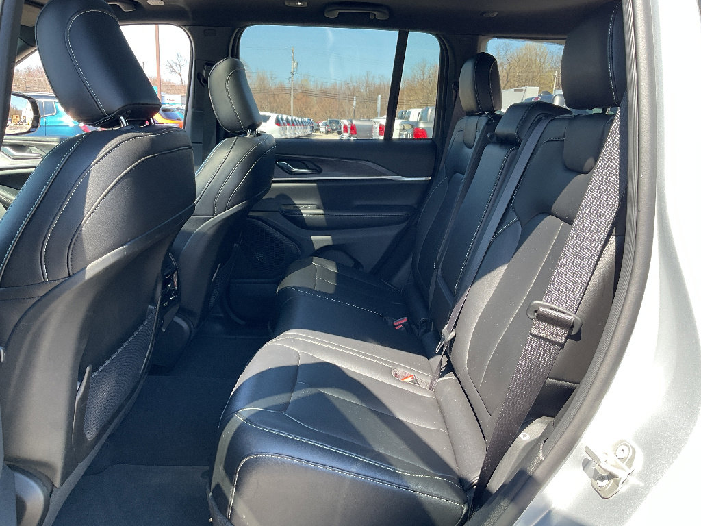 Used 2024 Jeep Grand Cherokee Limited image 9