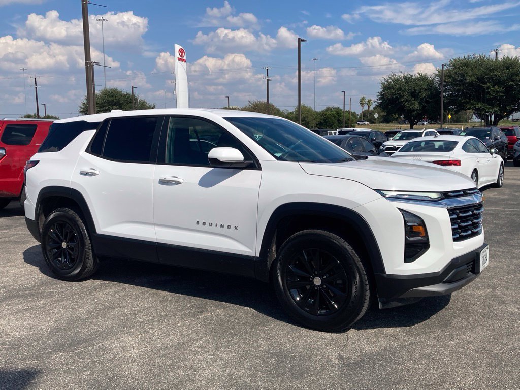 Used 2026 Chevrolet Equinox LT AWD/4WD image 2