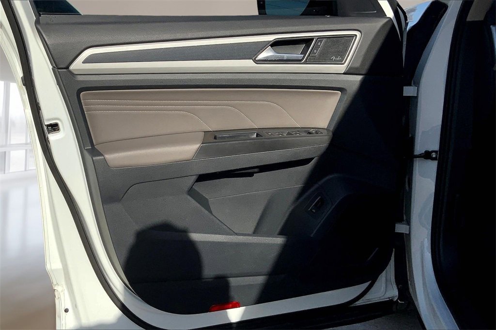 Used 2022 Volkswagen Atlas SEL Premium image 22