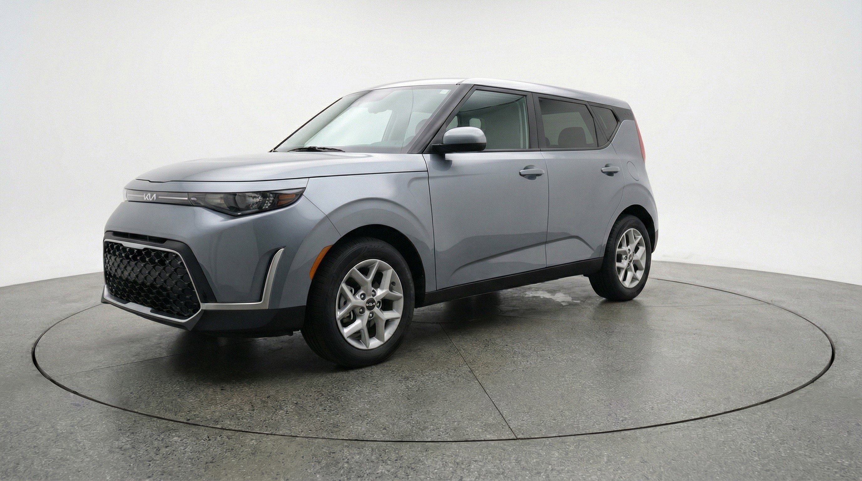 Used 2025 Kia Soul LX w/ LX Technology Package FWD image 3