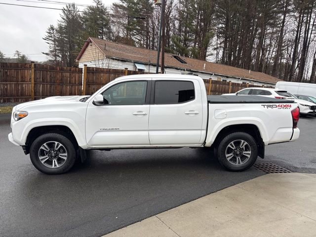 Used 2018 Toyota Tacoma TRD Sport w/ Technology Package image 4