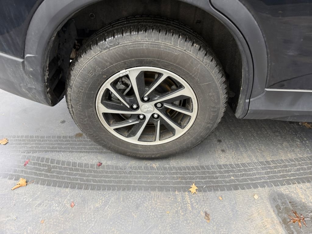 Used 2025 Mitsubishi Eclipse Cross ES image 34