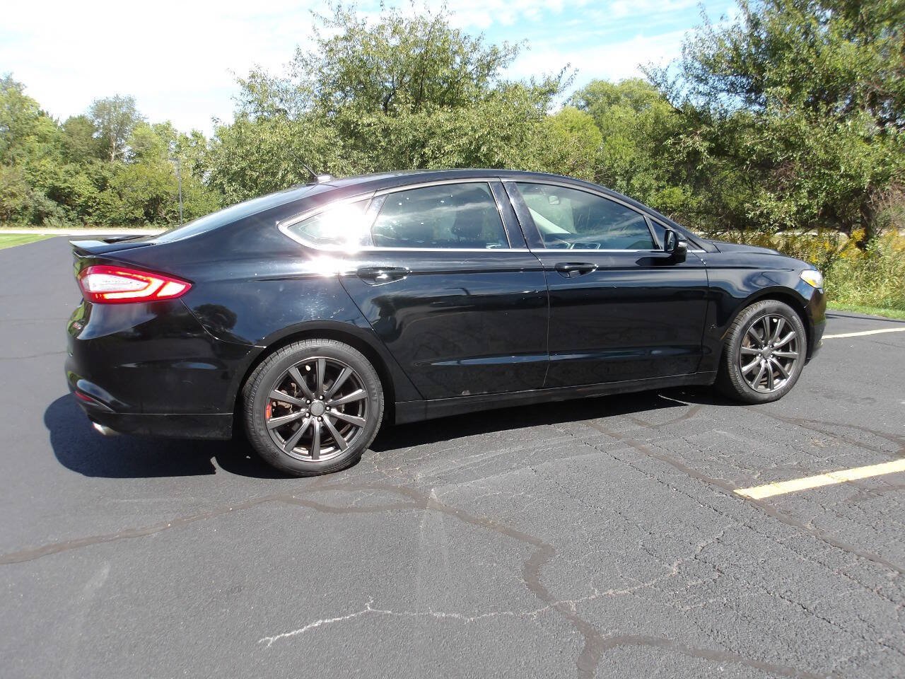 Used 2016 Ford Fusion SE FWD image 12