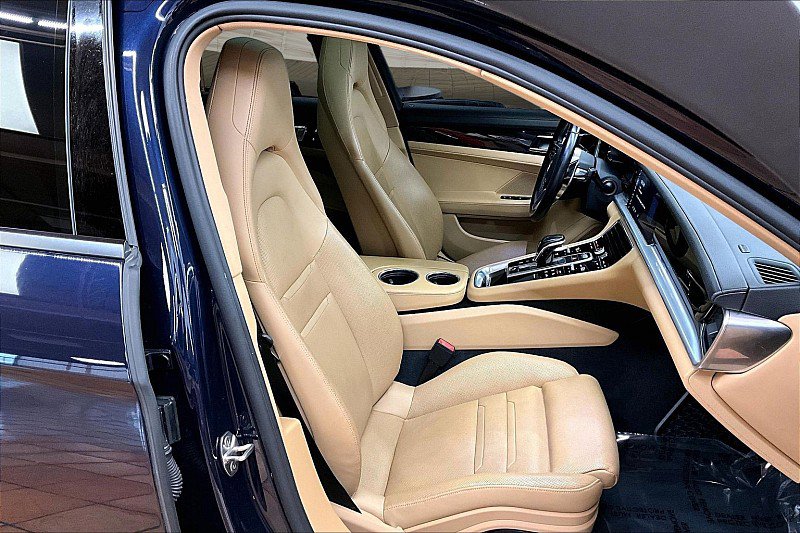 Used 2019 Porsche Panamera w/ Premium Package image 7