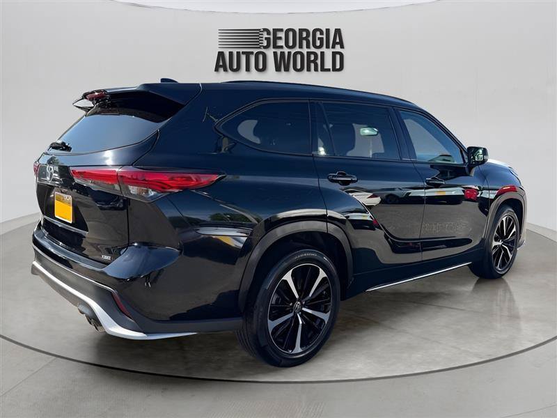Used 2021 Toyota Highlander XSE FWD image 12