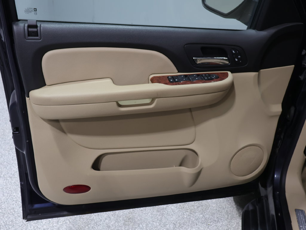 Used 2008 Chevrolet Avalanche LTZ w/ LTZ Preferred Equipment Group AWD/4WD image 17