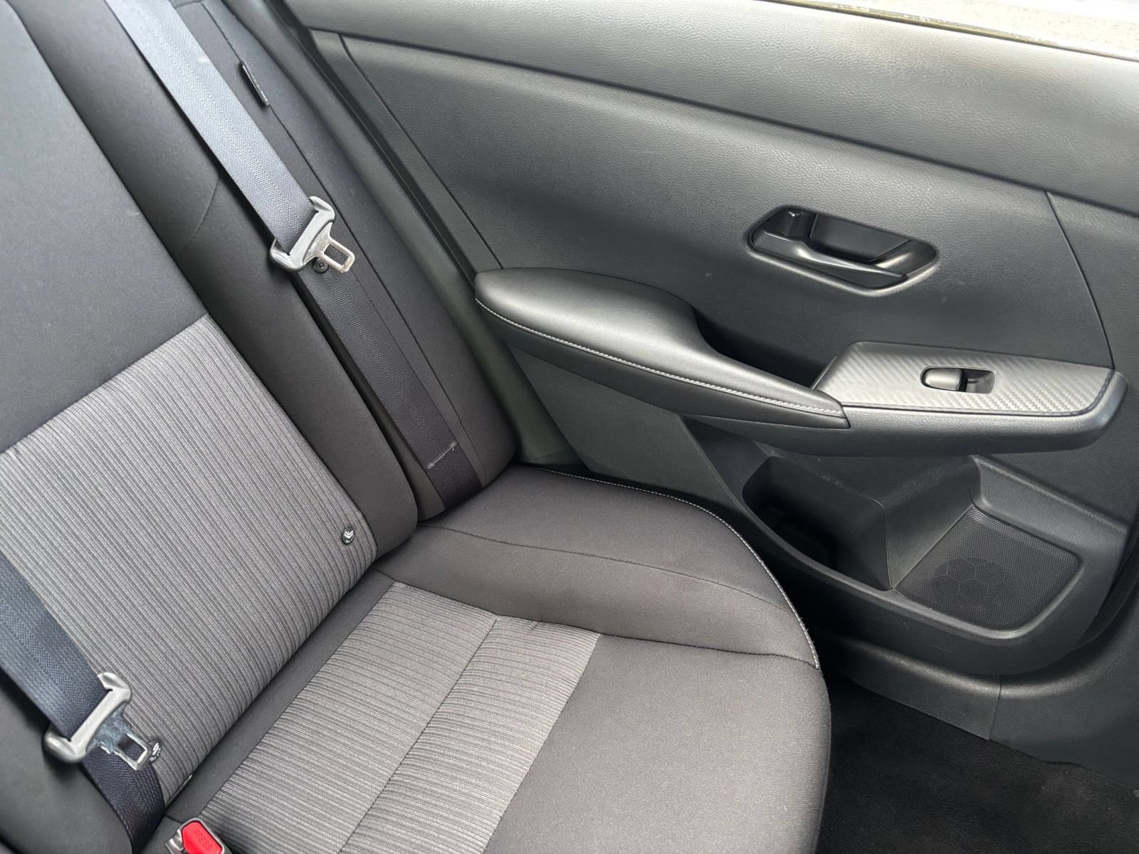Used 2025 Nissan Sentra SV FWD image 30
