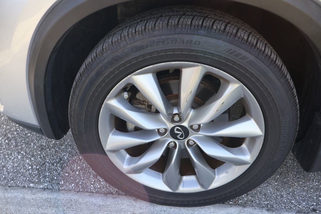 Used 2021 INFINITI QX50 Luxe w/ Cargo Package FWD image 4