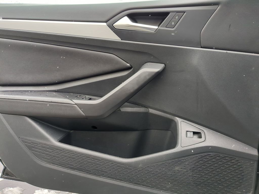 Used 2025 Volkswagen Jetta Sport image 11