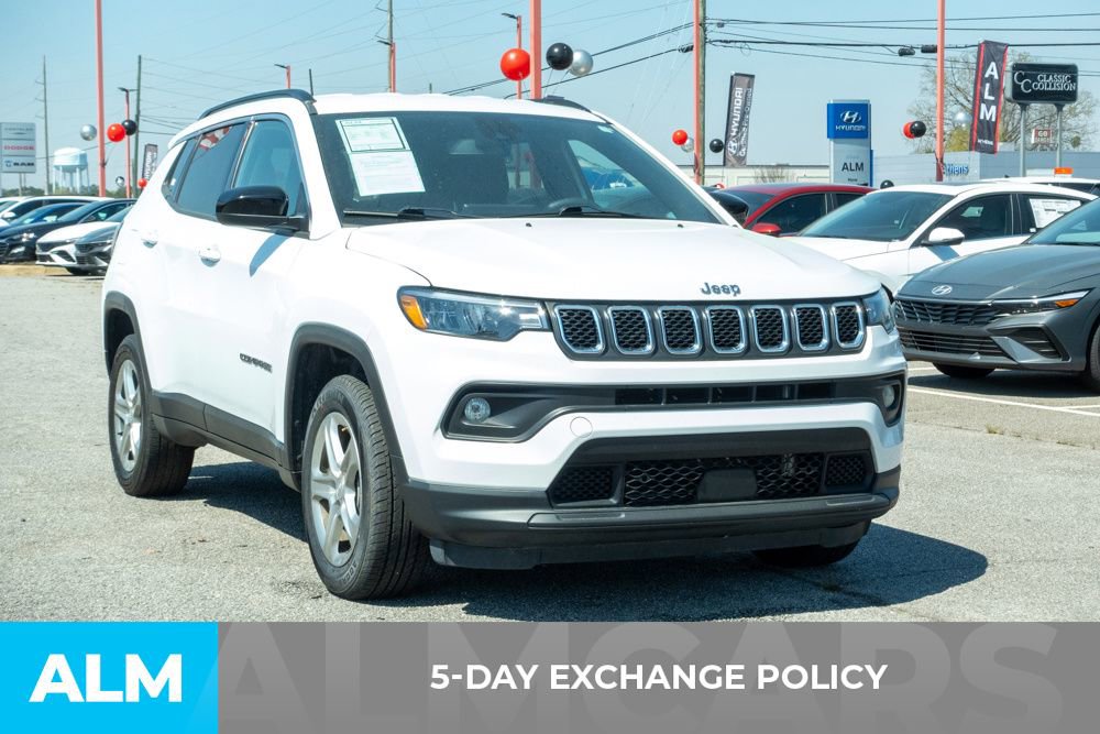 Used 2024 Jeep Compass Latitude image 3