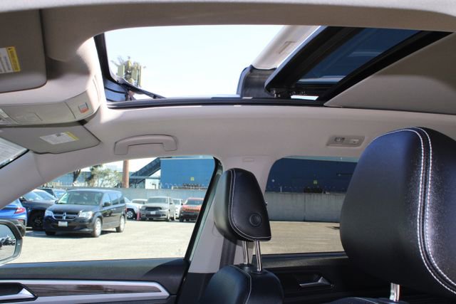 Used 2023 Volkswagen Atlas SEL image 32