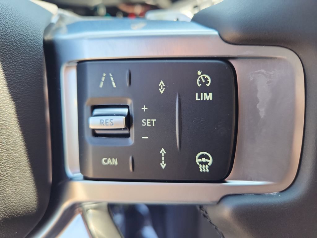 Certified 2025 Land Rover Discovery Dynamic SE AWD/4WD image 20