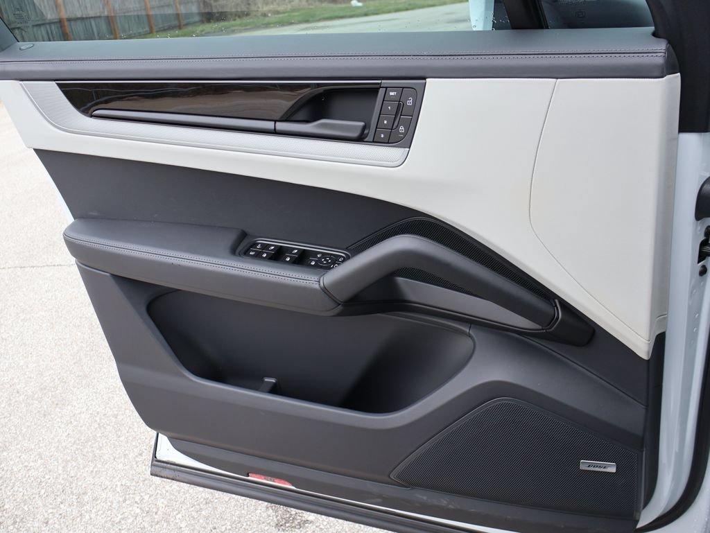 New 2026 Porsche Cayenne E-Hybrid Coupe AWD/4WD image 36