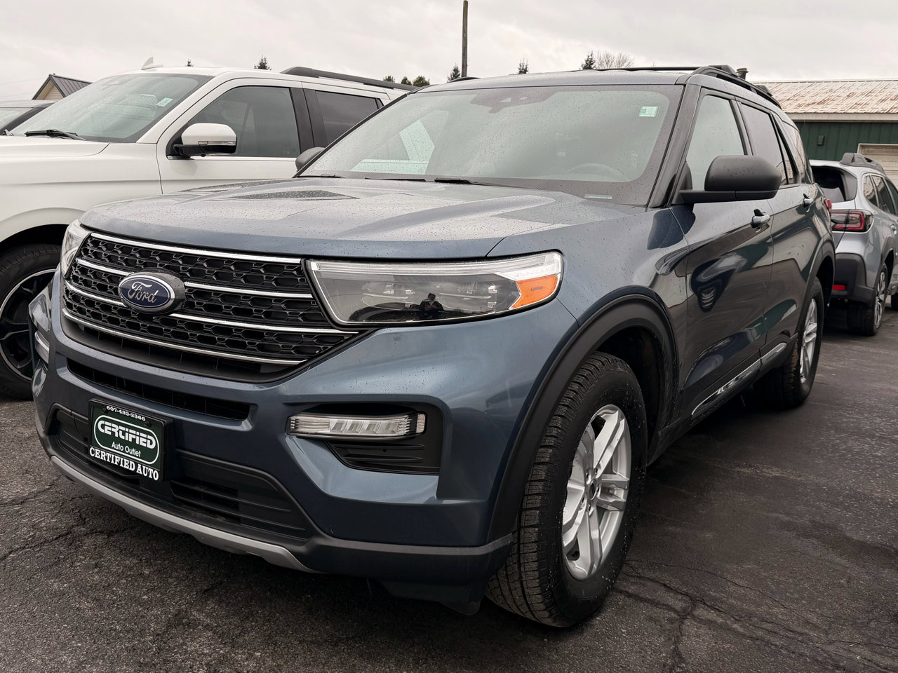 Used 2020 Ford Explorer XLT w/ Equipment Group 202A image 3