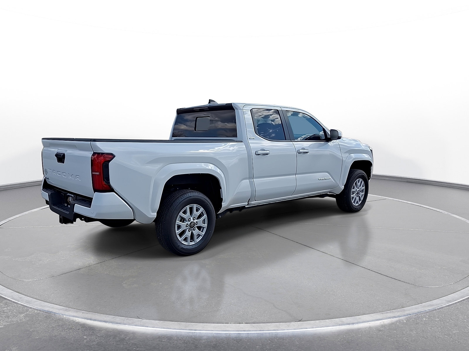 Used 2025 Toyota Tacoma SR5 w/ SR5 Upgrade Package AWD/4WD image 8