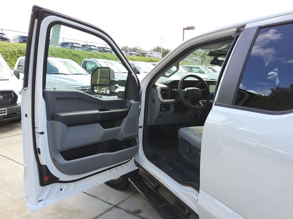 New 2026 Ford F450 XL w/ XL Chrome Package image 5