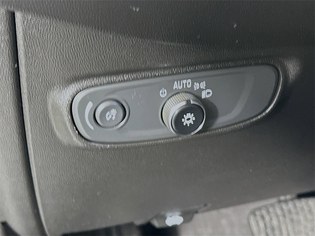 Used 2021 Chevrolet Equinox LT w/ LPO, Cargo Package image 10