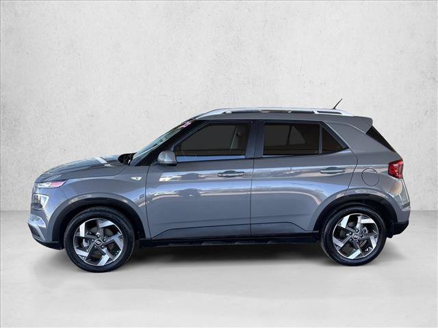 Used 2023 Hyundai Venue SEL FWD image 2