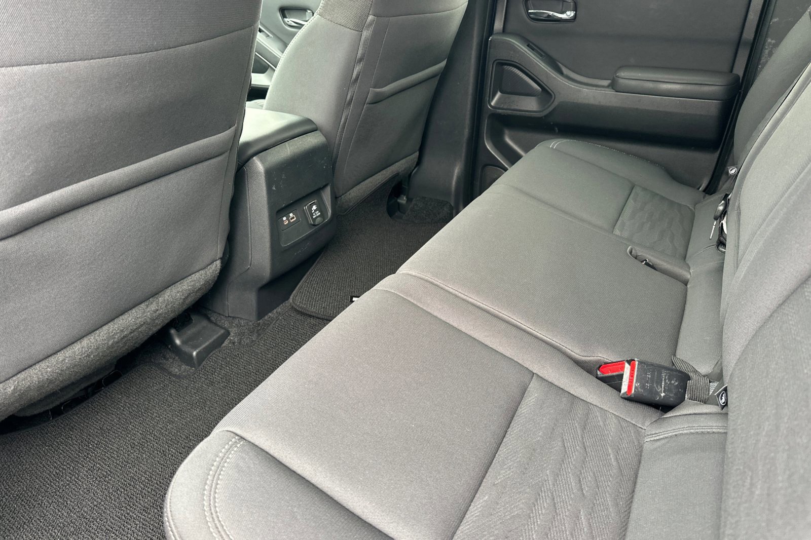 Used 2022 Nissan Frontier SV image 12