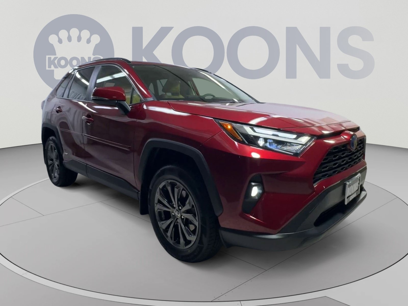 Used 2022 Toyota RAV4 XLE Premium AWD/4WD image 2