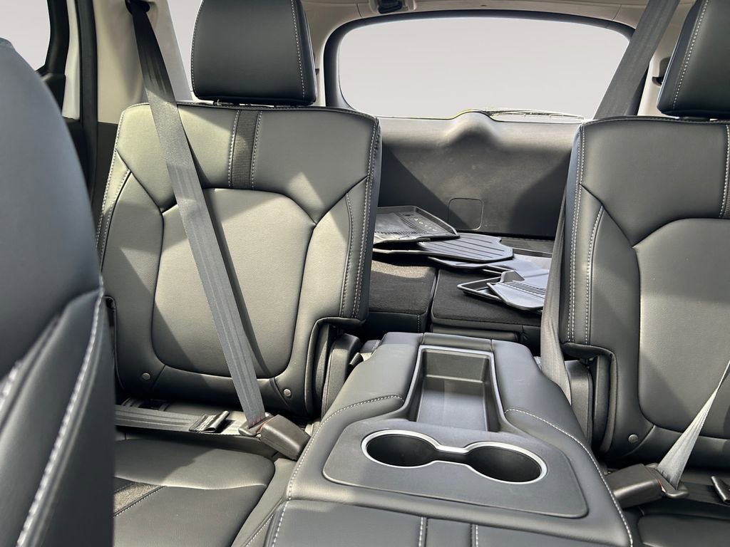 Used 2025 Honda Pilot Touring image 13
