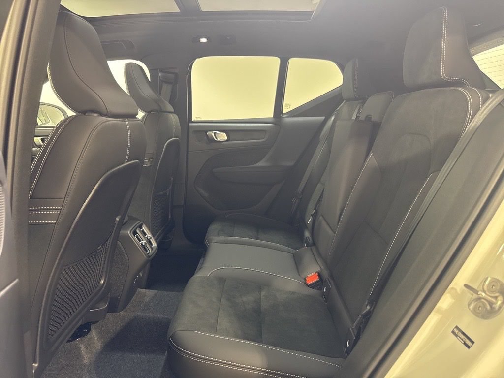 New 2026 Volvo XC40 B5 Ultra w/ Climate Package AWD/4WD image 22