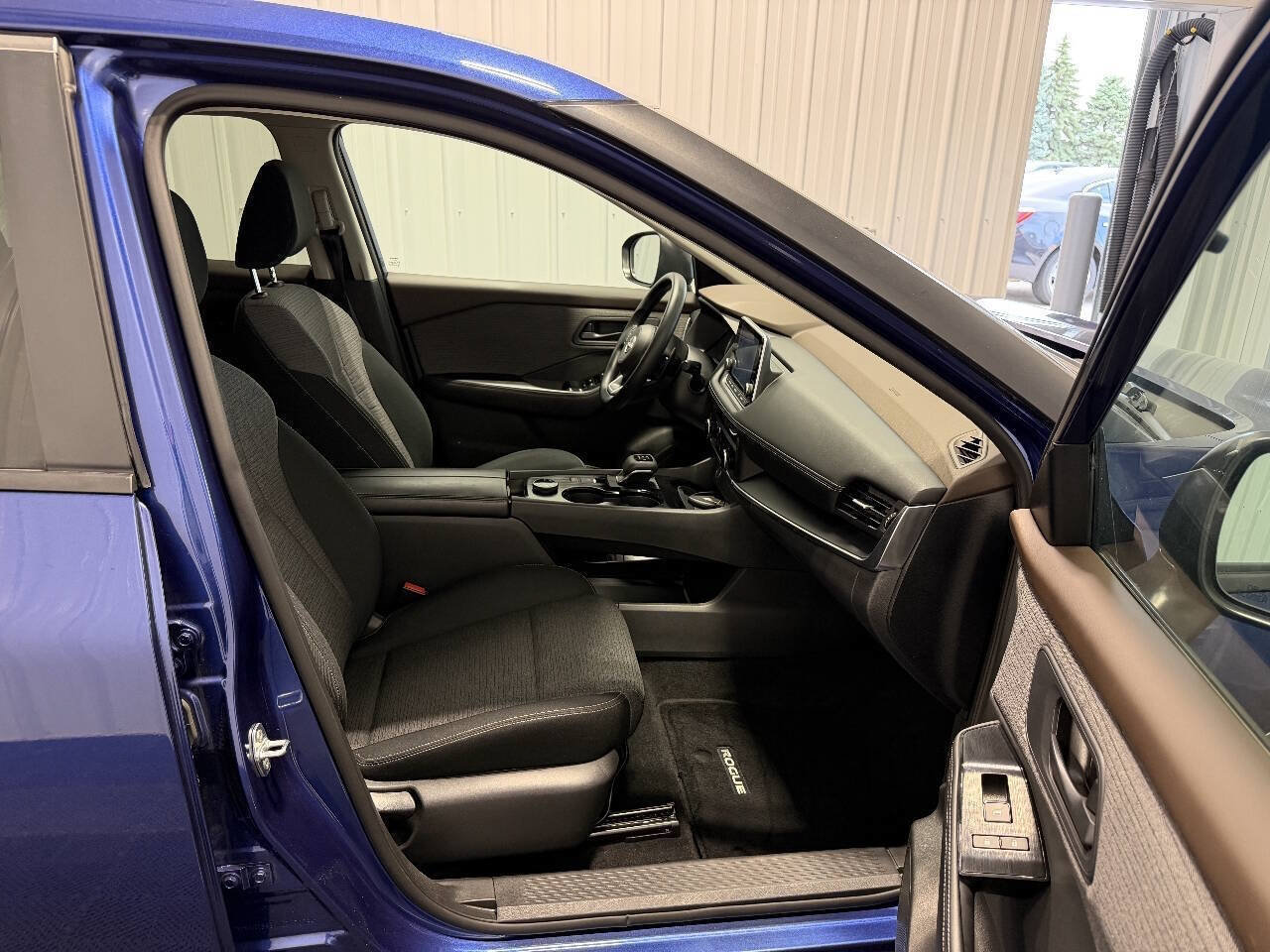 Used 2022 Nissan Rogue S AWD/4WD image 9
