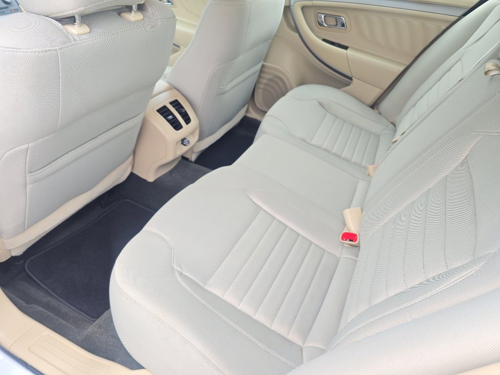 Used 2013 Ford Taurus SE FWD image 17