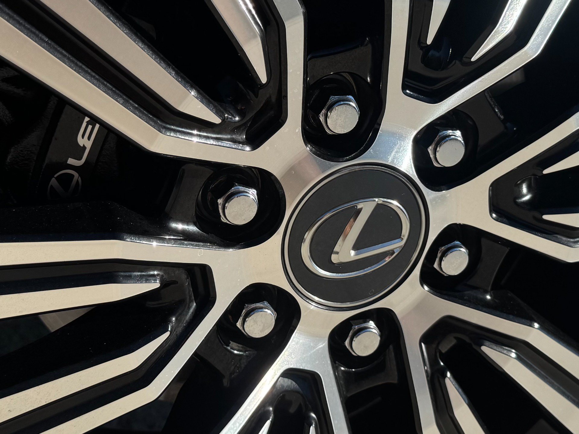 Used 2024 Lexus LX 600 4WD w/ Luxury Package image 80