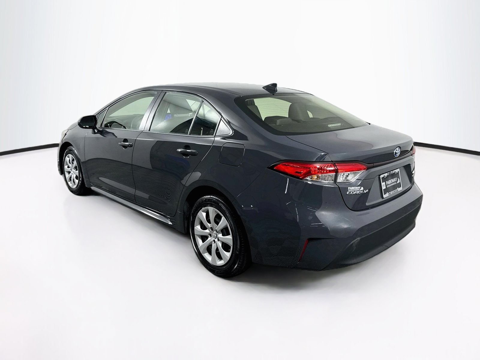 Certified 2025 Toyota Corolla LE FWD image 5