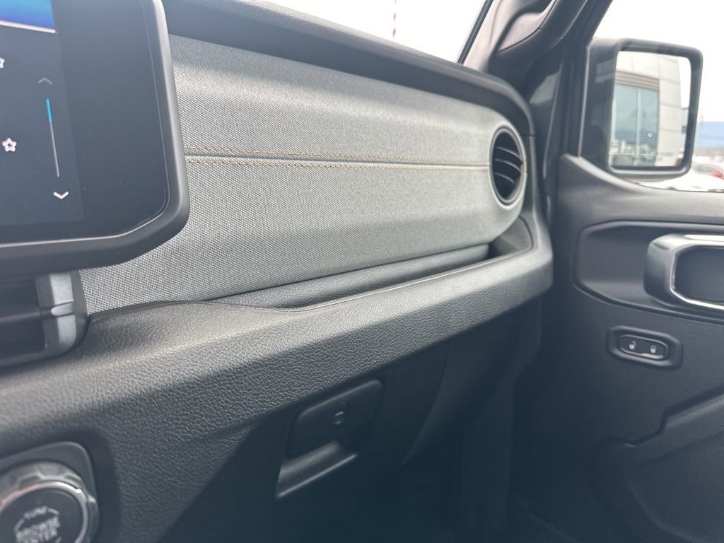 Used 2025 Jeep Wrangler Sport S image 37