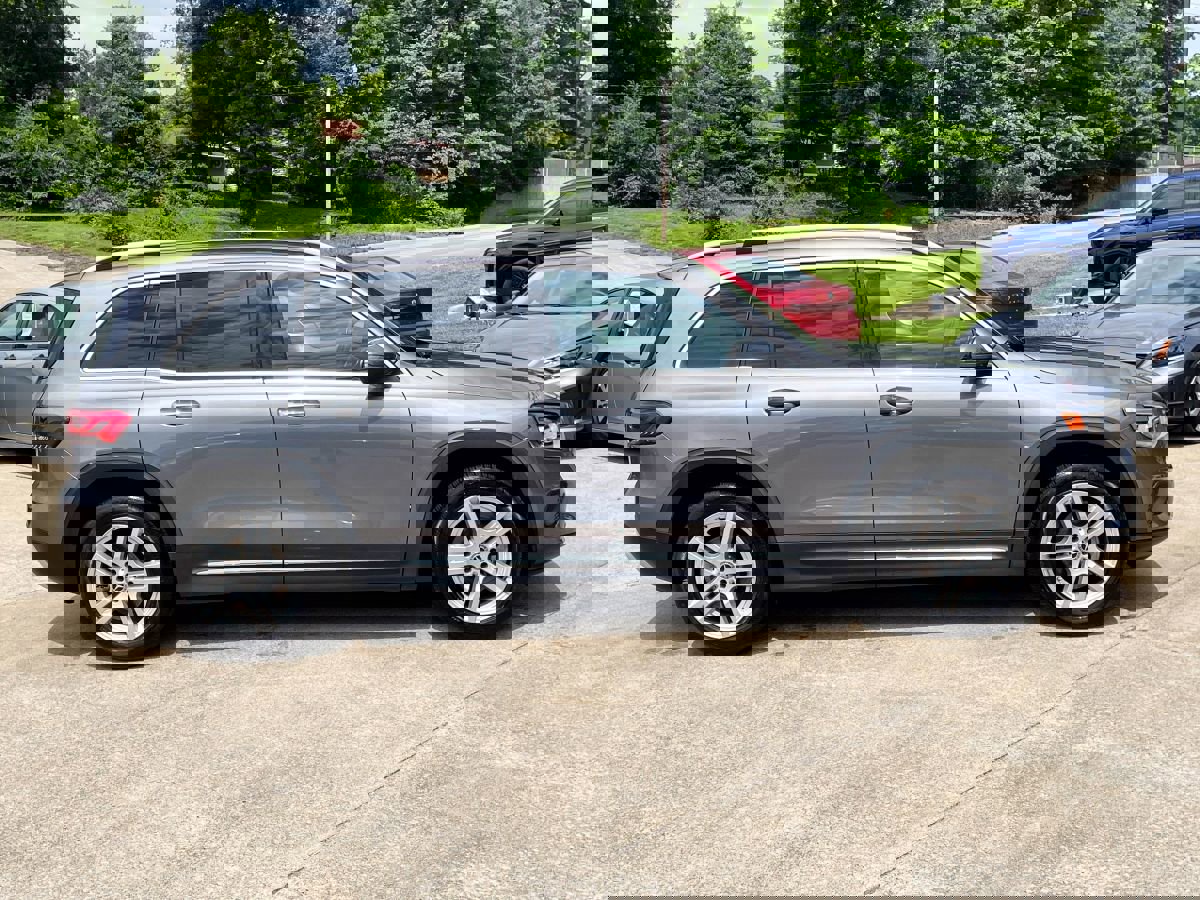 Used 2021 Mercedes-Benz GLB 250 w/ Premium Package image 4